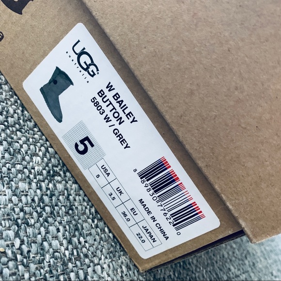 UGG Bailey button ankle boot - Picture 10 of 11